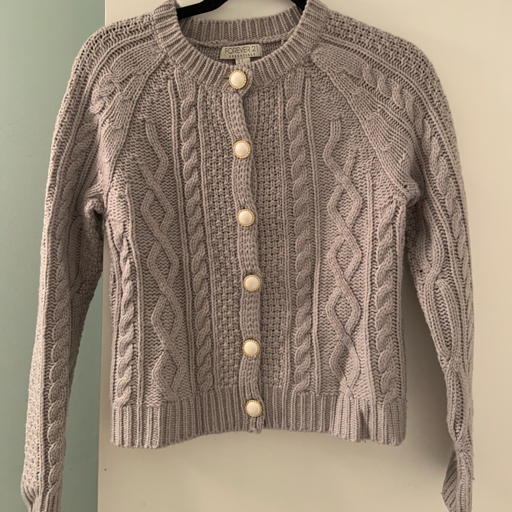 Gray chunky sweater with pearl like buttons